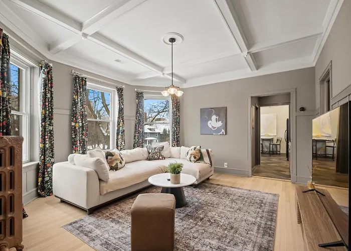 Elegant And Chic 2bed 2bath Steps From The Apartamento