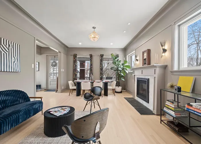 Elegant And Chic 2bed 2bath Steps From The