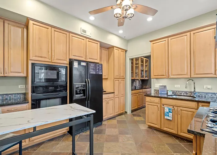 Apartamento Elegant And Chic 2bed 2bath Steps From The Chicago
