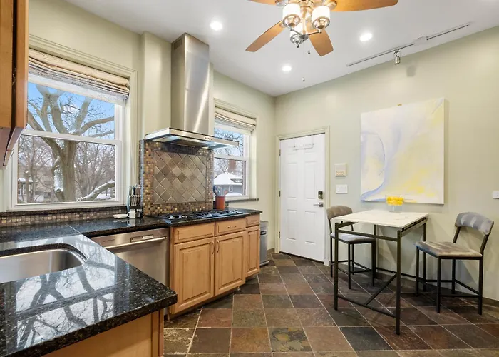 Elegant And Chic 2bed 2bath Steps From The Apartamento Chicago