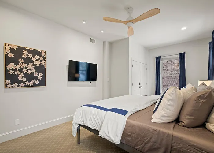 Apartamento Elegant And Chic 2bed 2bath Steps From The
