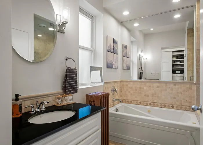 Elegant And Chic 2bed 2bath Steps From The Apartamento *