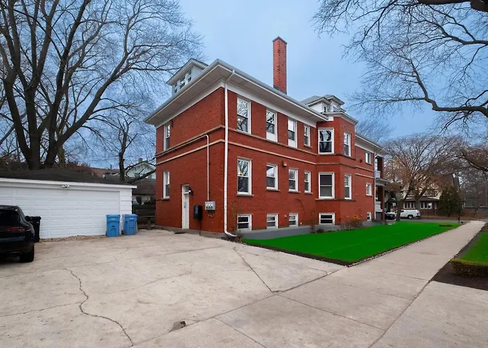 Elegant And Chic 2bed 2bath Steps From The * Chicago